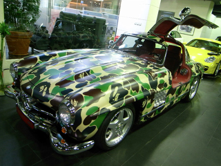 Illustration for article titled The Ten Worst Customized Celebrity Cars